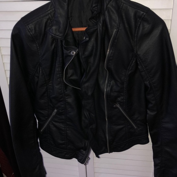 Leather jacket - Picture 1 of 5